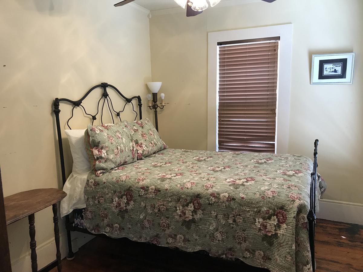 Dabbs Hotel Bed And Breakfast Llano Exterior foto